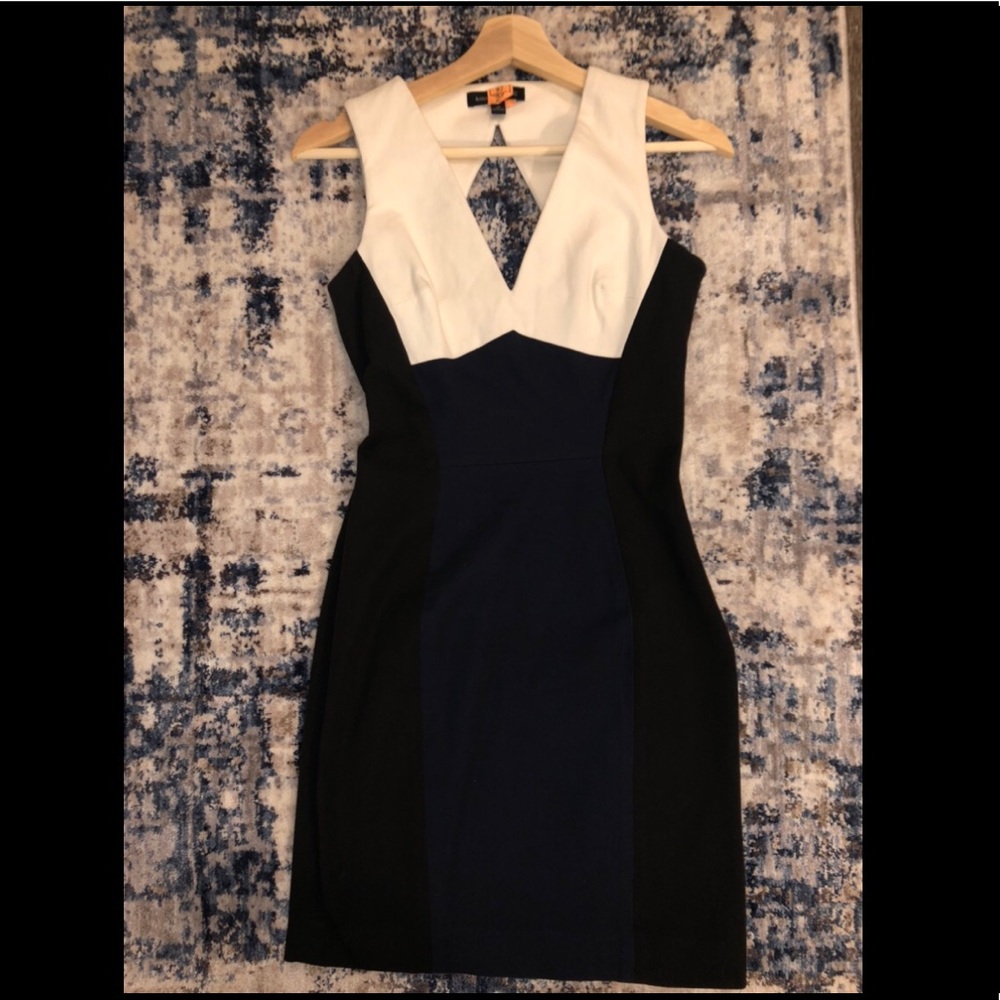 BANANA REPUBLIC CUT OUT DRESS - SIZE 2P